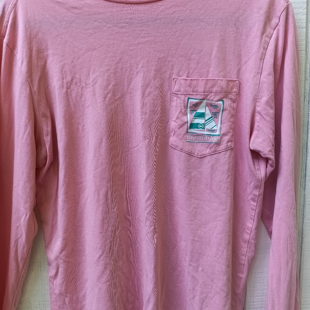 Vineyard Vines Sailboat Graphic Tee - Soft Cotton, Iconic Design.